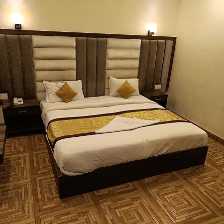 The Grand Orion Hotel Chinhat ภายนอก รูปภาพ