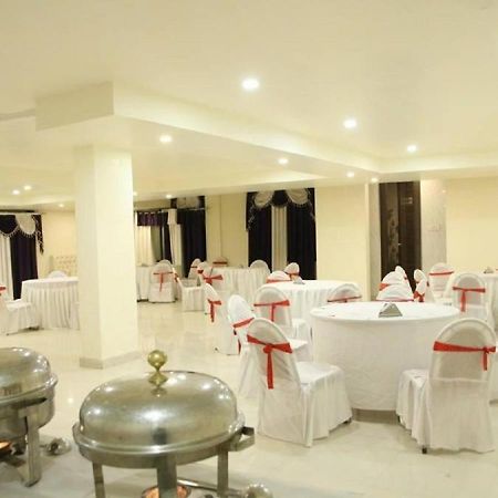 The Grand Orion Hotel Chinhat ภายนอก รูปภาพ