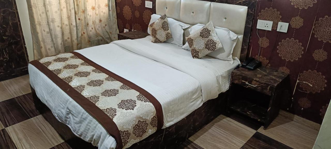 The Grand Orion Hotel Chinhat ภายนอก รูปภาพ