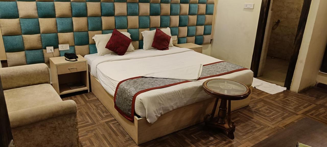 The Grand Orion Hotel Chinhat ภายนอก รูปภาพ