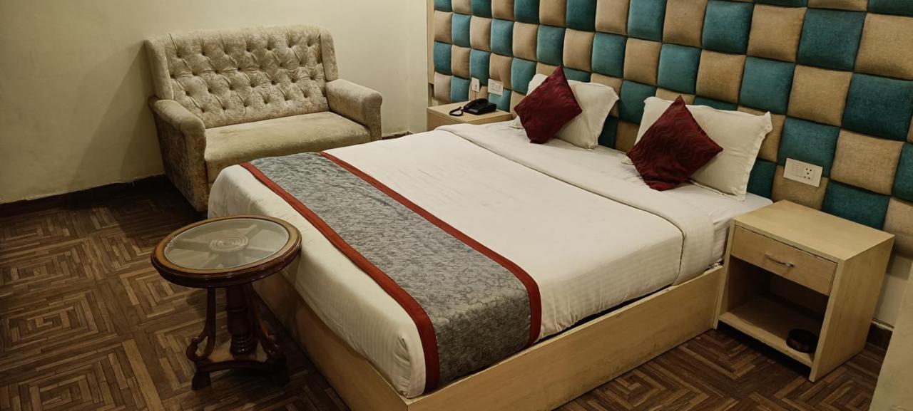 The Grand Orion Hotel Chinhat ภายนอก รูปภาพ