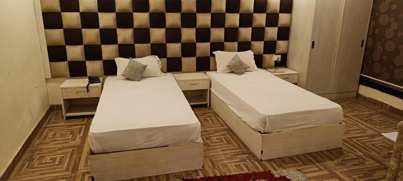 The Grand Orion Hotel Chinhat ภายนอก รูปภาพ