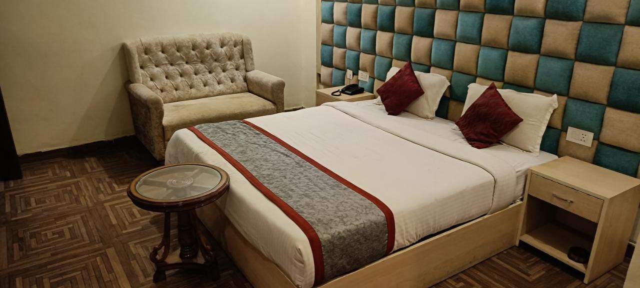 The Grand Orion Hotel Chinhat ภายนอก รูปภาพ