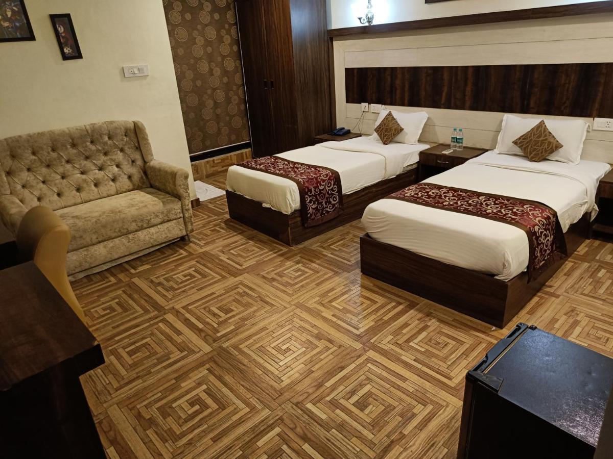 The Grand Orion Hotel Chinhat ภายนอก รูปภาพ