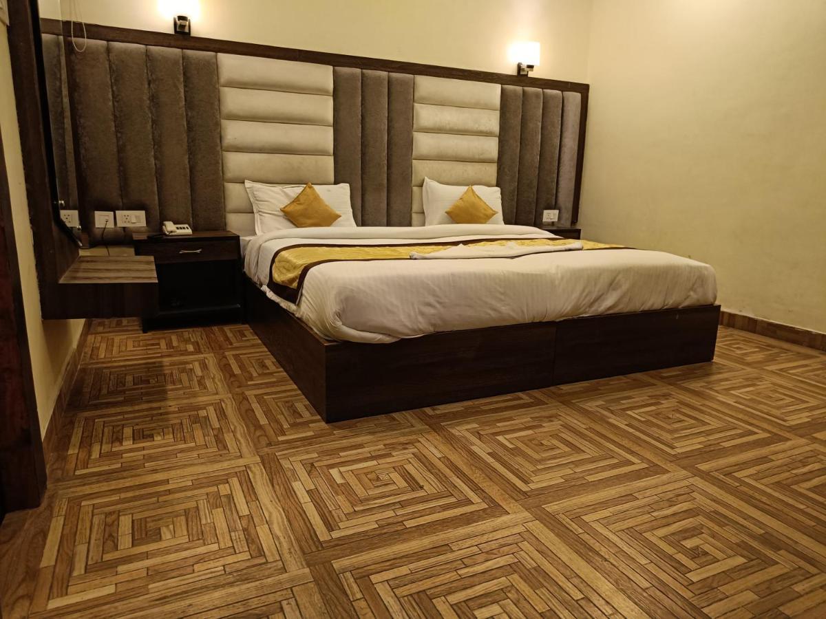 The Grand Orion Hotel Chinhat ภายนอก รูปภาพ