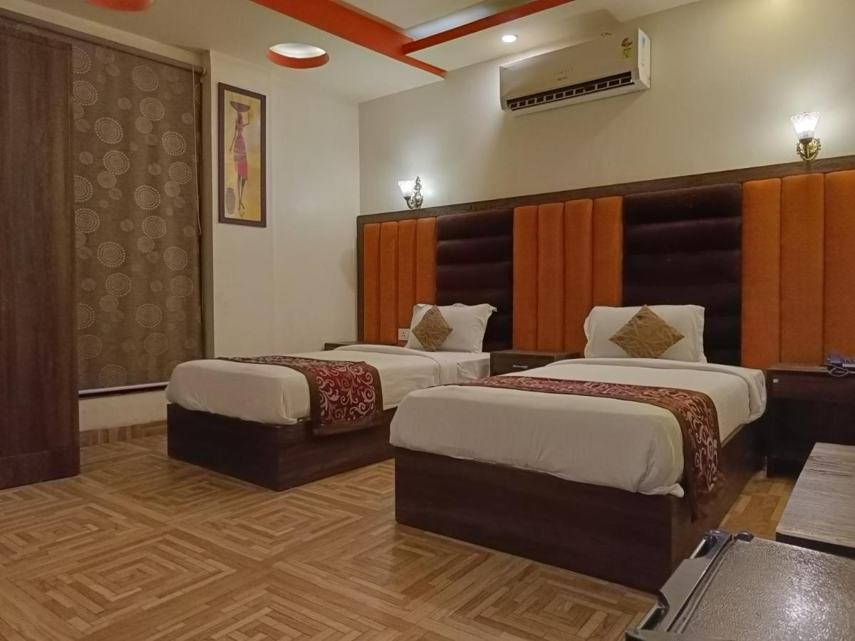 The Grand Orion Hotel Chinhat ภายนอก รูปภาพ